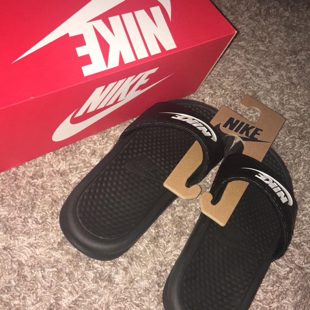 Nike Slides (NEED GONE ASAP)